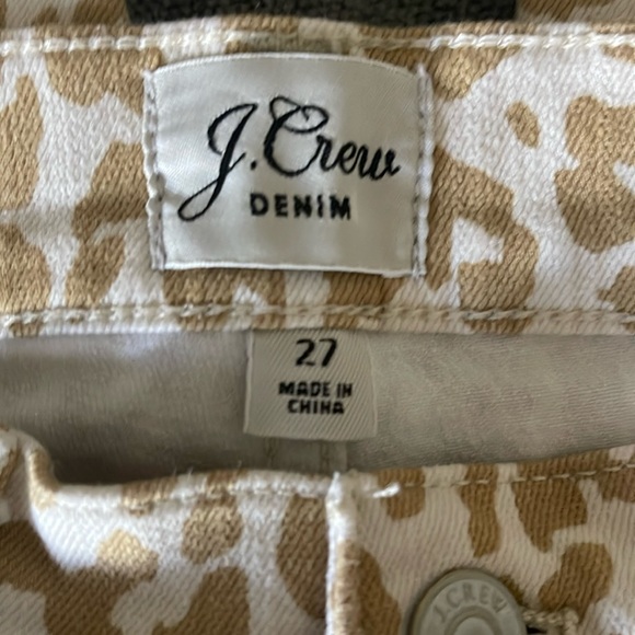 J. Crew 10" highest-rise toothpick jean in safari leopard - Picture 4 of 12